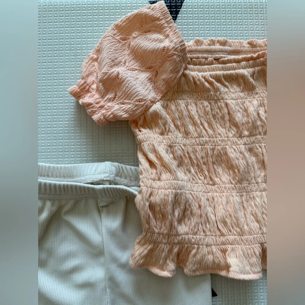 Old Navy|Baby girl short sleeve Peach Top with ruching and Cream Pants•••12-18m